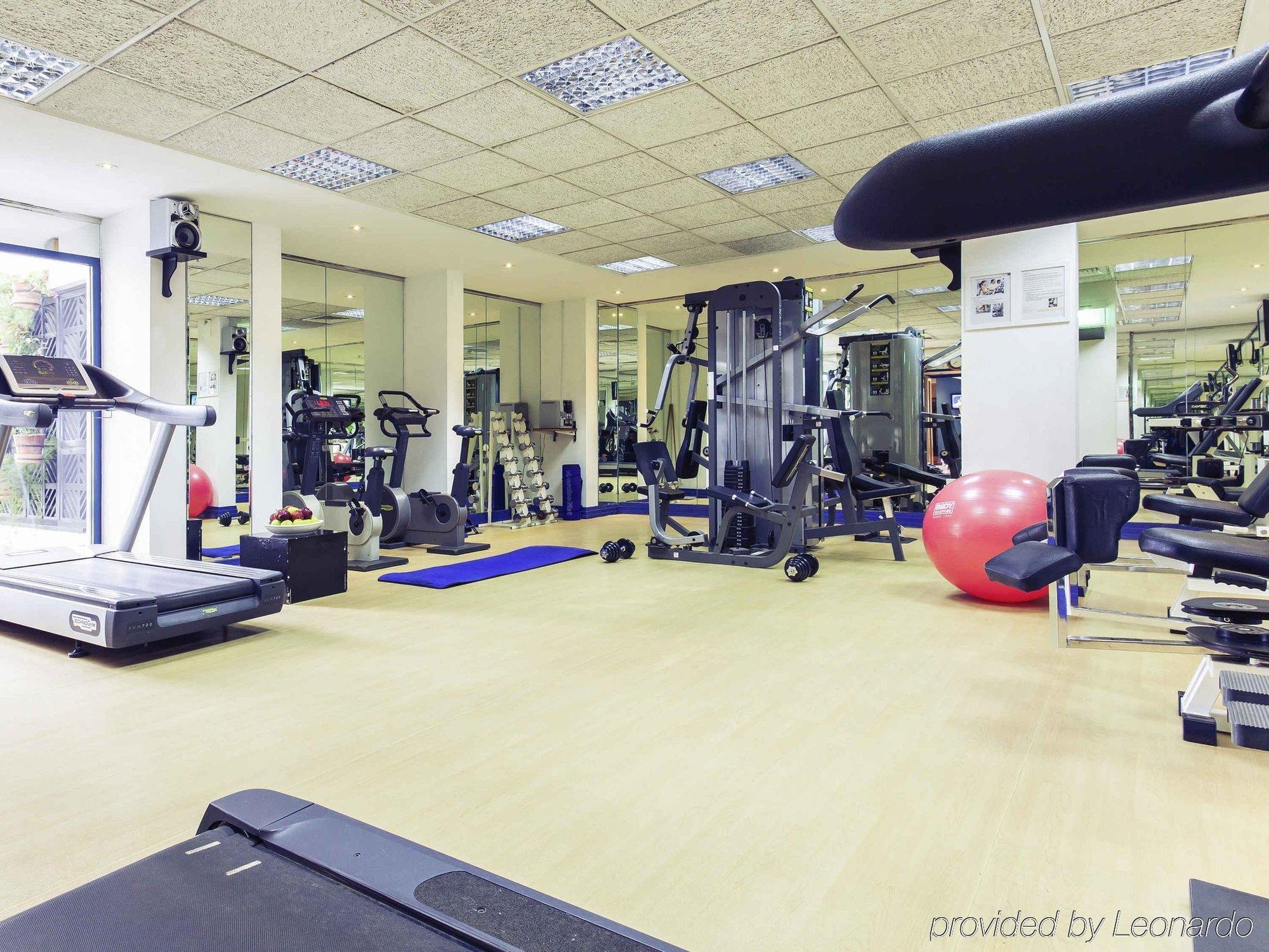 Отель Novel Center 4*